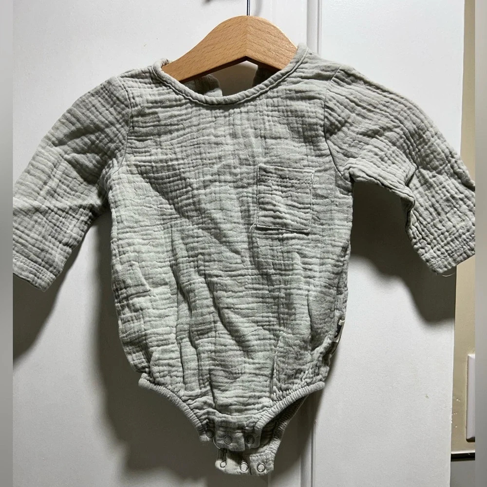 BABY Girl Bodysuit Size 3-6M - Picture 1 of 6